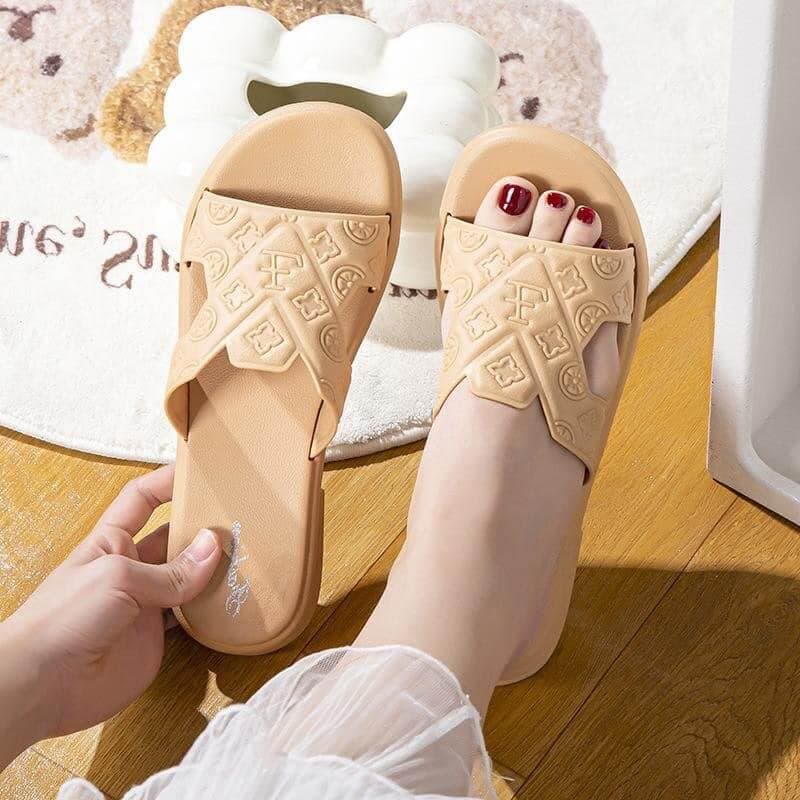 Dép Lê Quai Ngang Nữ Họa Tiết Monogram – Dép Đế Cao Su Non Êm Chân, Thời Trang