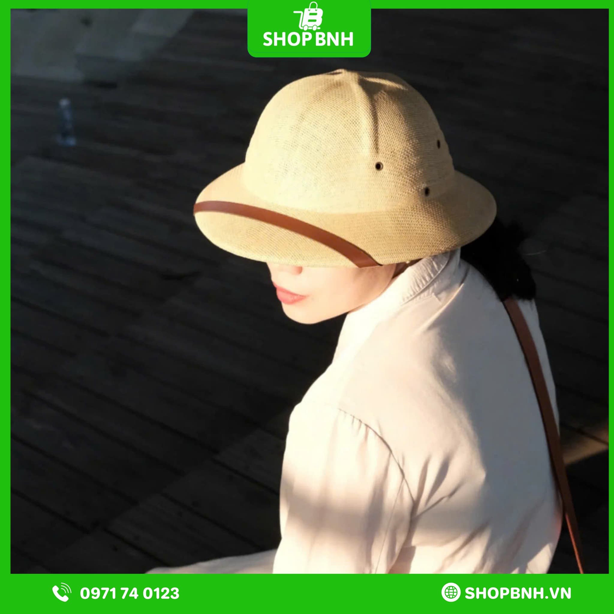 Mũ cói vành rộng gắn cờ Việt Nam – Mũ đi biển form cứng cao cấp, chống nắng, có chỉnh size 56–61cm
