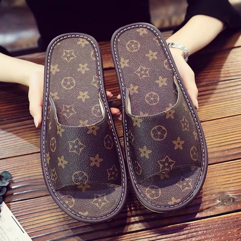 Dép Sandal LV Nam Nữ Size Kép 35–45 – Quai Da Cao Cấp, Form Chuẩn, Đi Êm