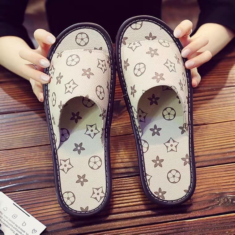 Dép Sandal LV Nam Nữ Size Kép 35–45 – Quai Da Cao Cấp, Form Chuẩn, Đi Êm