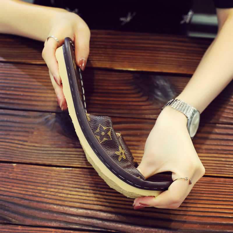 Dép Sandal LV Nam Nữ Size Kép 35–45 – Quai Da Cao Cấp, Form Chuẩn, Đi Êm