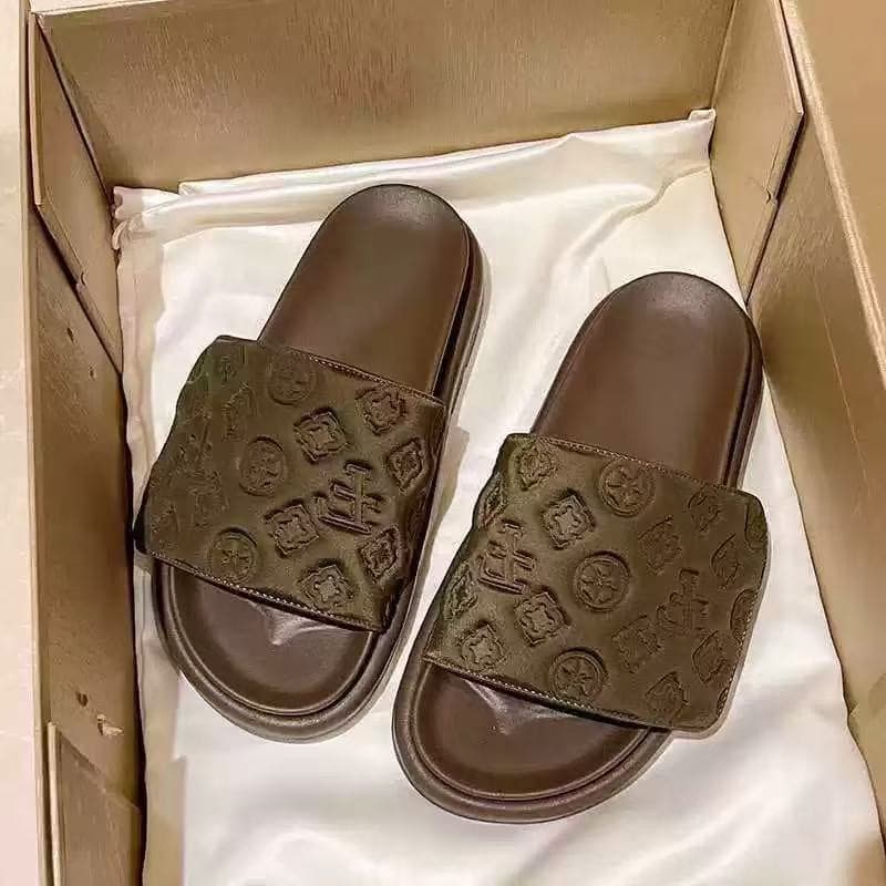 Dép nữ quai ngang uđế xuồng cho cô nàng cá tính, phong cách trẻ trung năng động trend