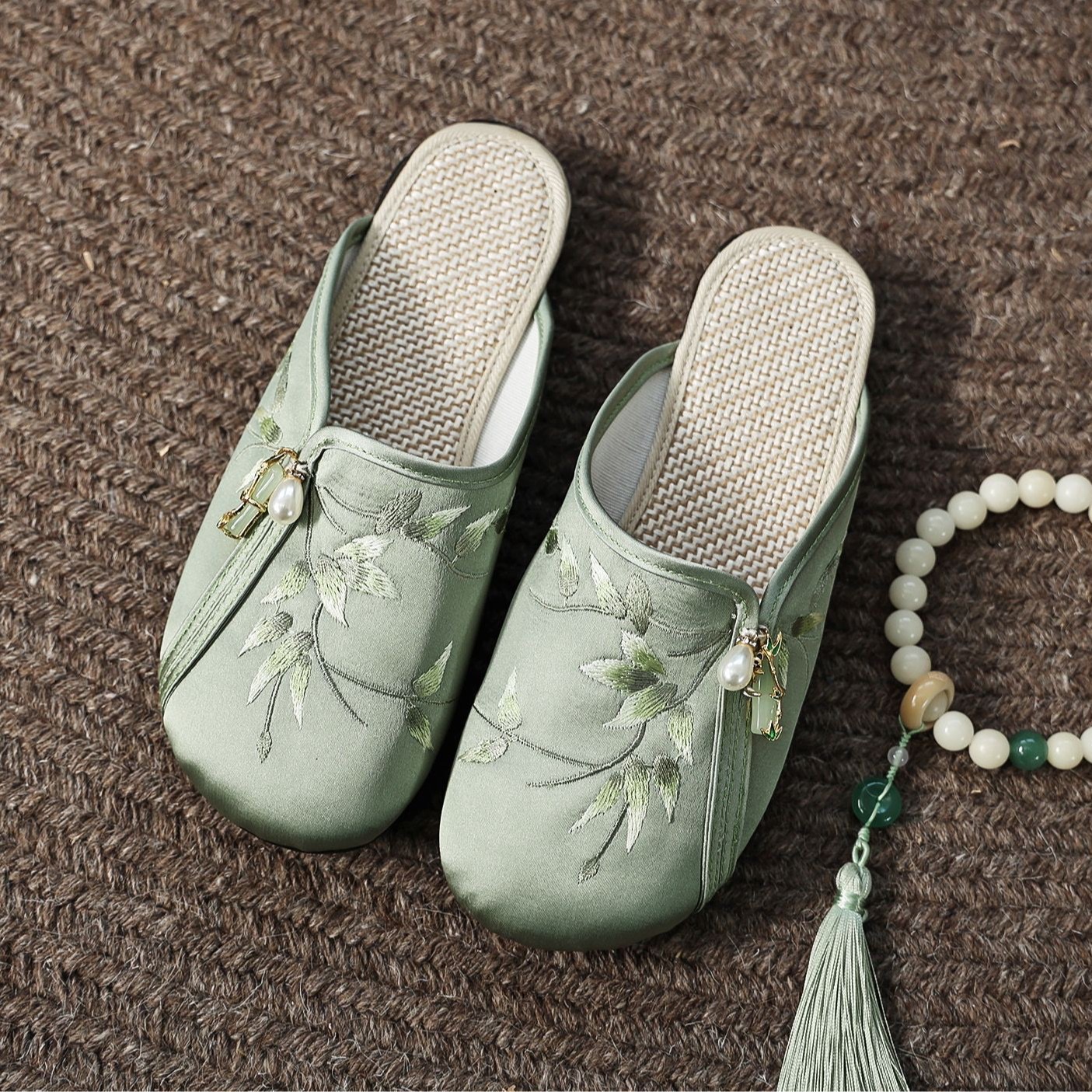 DÉP SỤC THÊU HỌA TIẾT ĐÍNH NGỌC TRAI THANH LỊCH