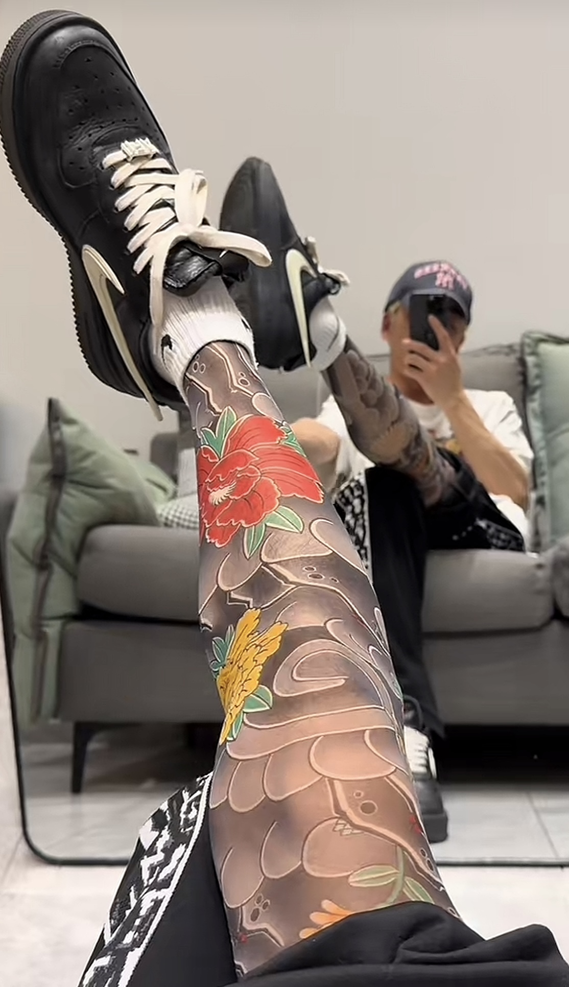 Hình xăm chân hottren vừa trách năng lại thay đổi phong cách nam nữ