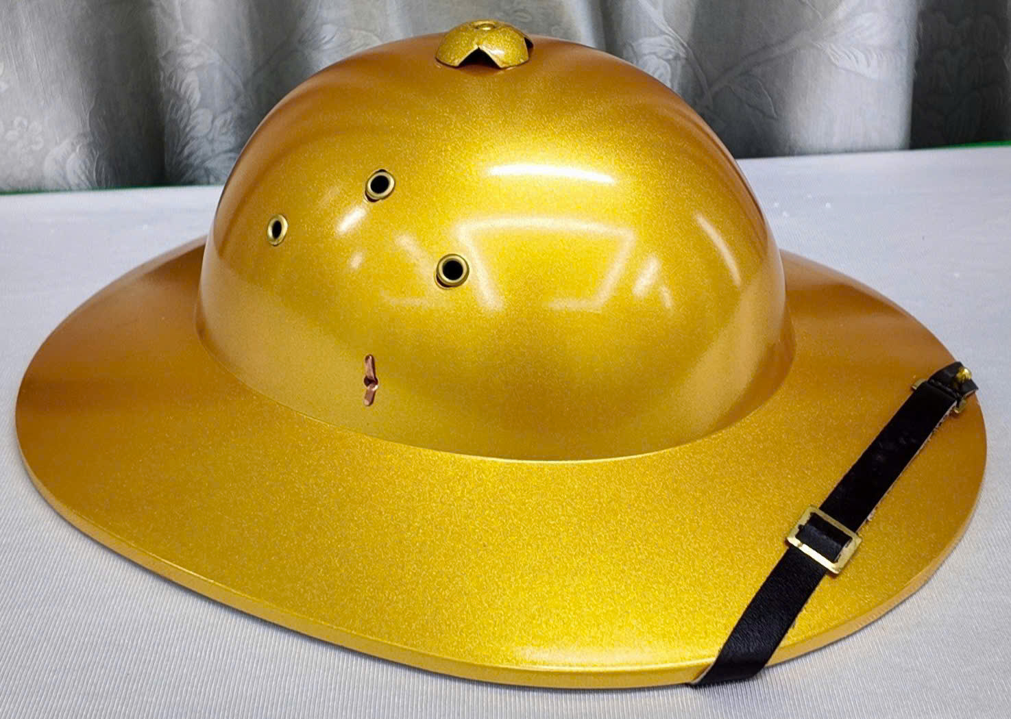 MŨ VÀNH RỘNG BÁC HỒ XƯA HAY DÙNG MÀU TRẮNG