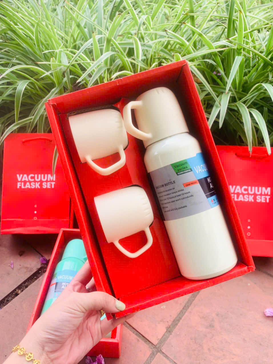 Bình giữ nhiệt inox dung tích 538ml nhỏ gọn Ly Giữ Nhiệt Cao Cấp Kèm 2 Cốc hộp làm quà