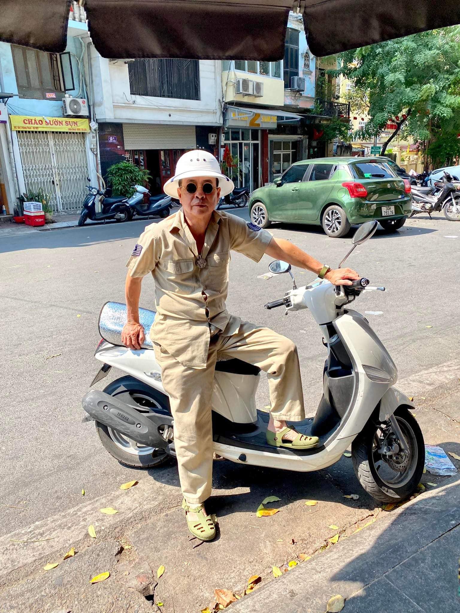 Mũ cối Nón ông hội đồng thời xưa / đôi đi xe đạp biểu tượng vệ thế anh thời xưa con ông cha thế sự c