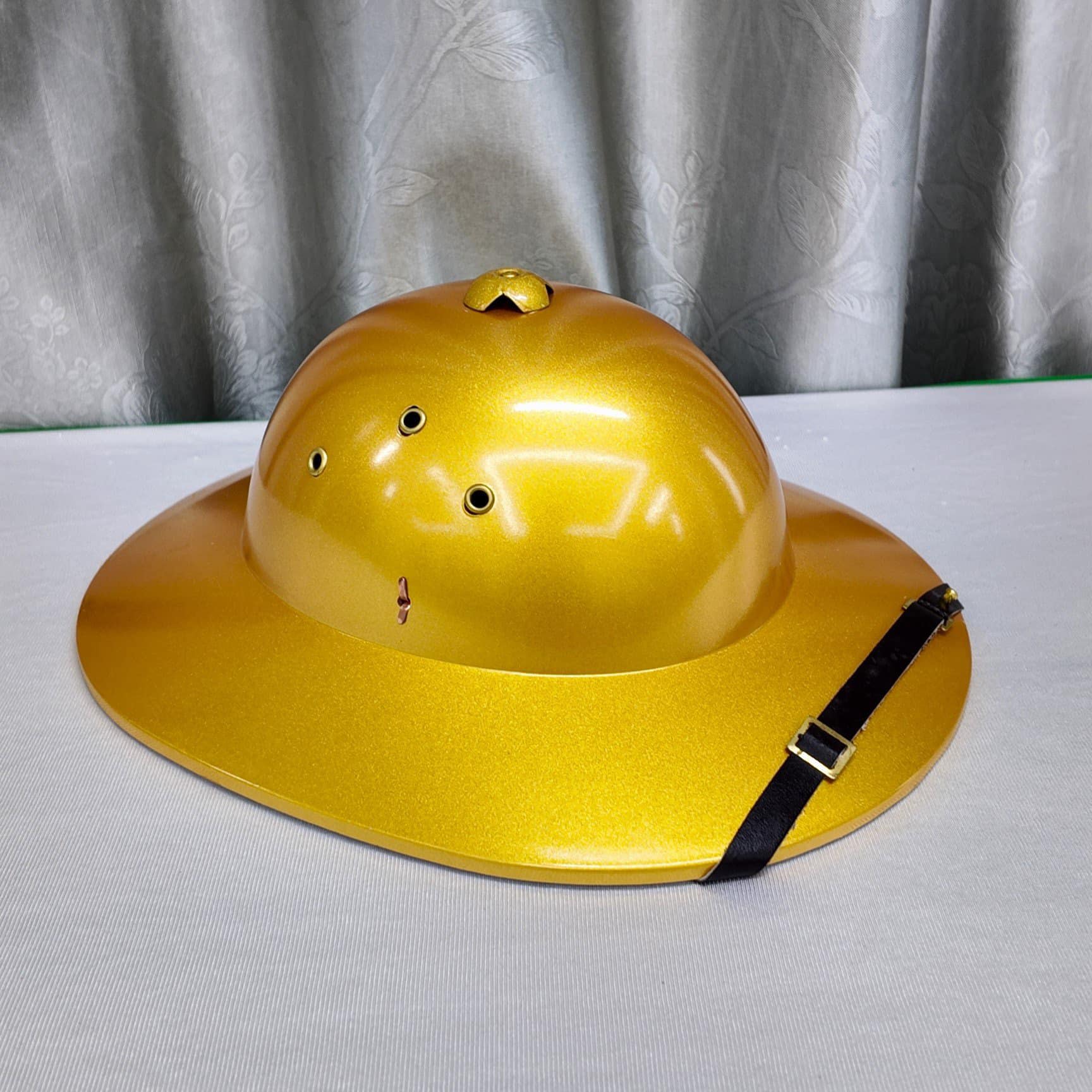 Mũ màu vàng ánh kim  thời xưa mũ bền bỉ theo thời gian mũ vành to cao cấp mẫu mới