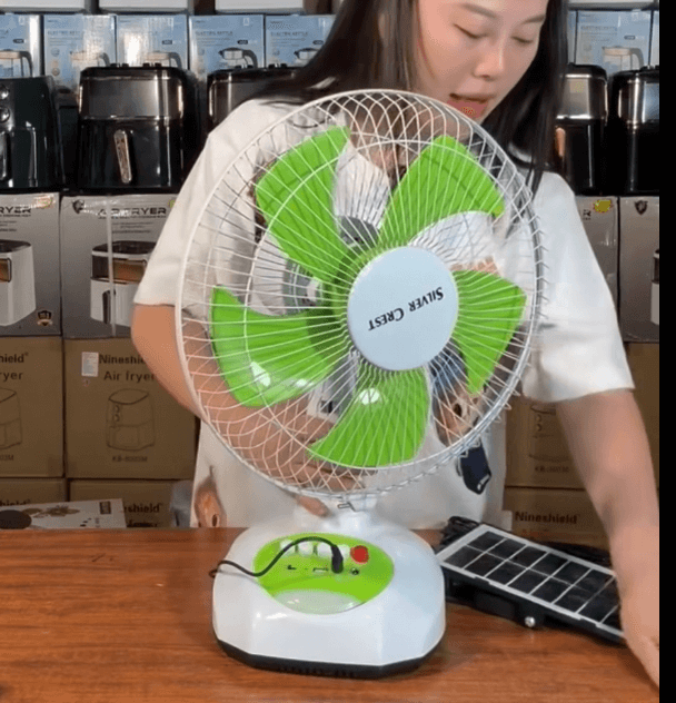 Quạt tích điện kết hợp dùng năng lượng mặt trời Easy Power [TẶNG KÈM ĐÈN LED VÀ SẠC PIN NLMT